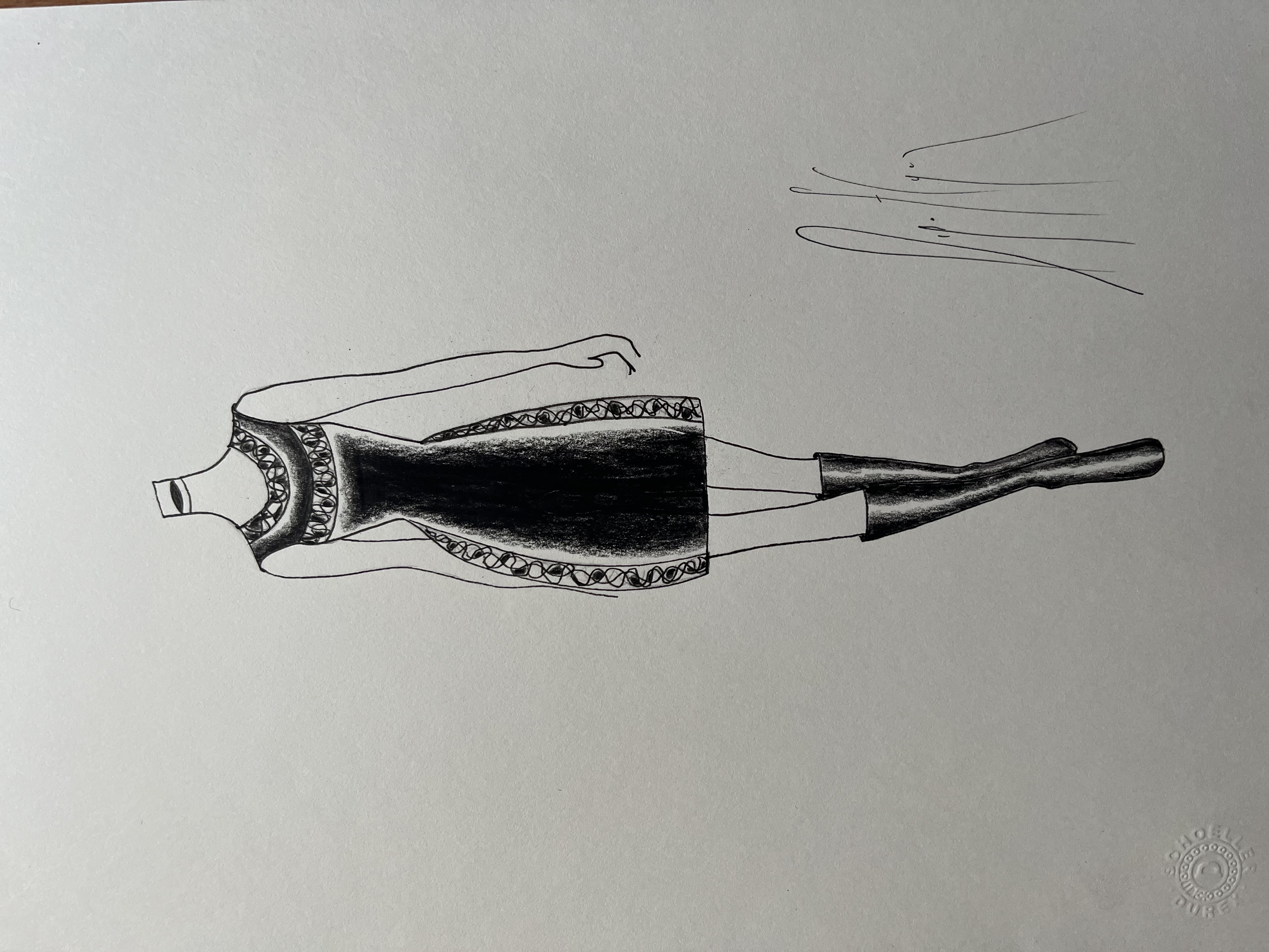 Dessin d'une courte robe noire en soie avec empiècements en dentelle